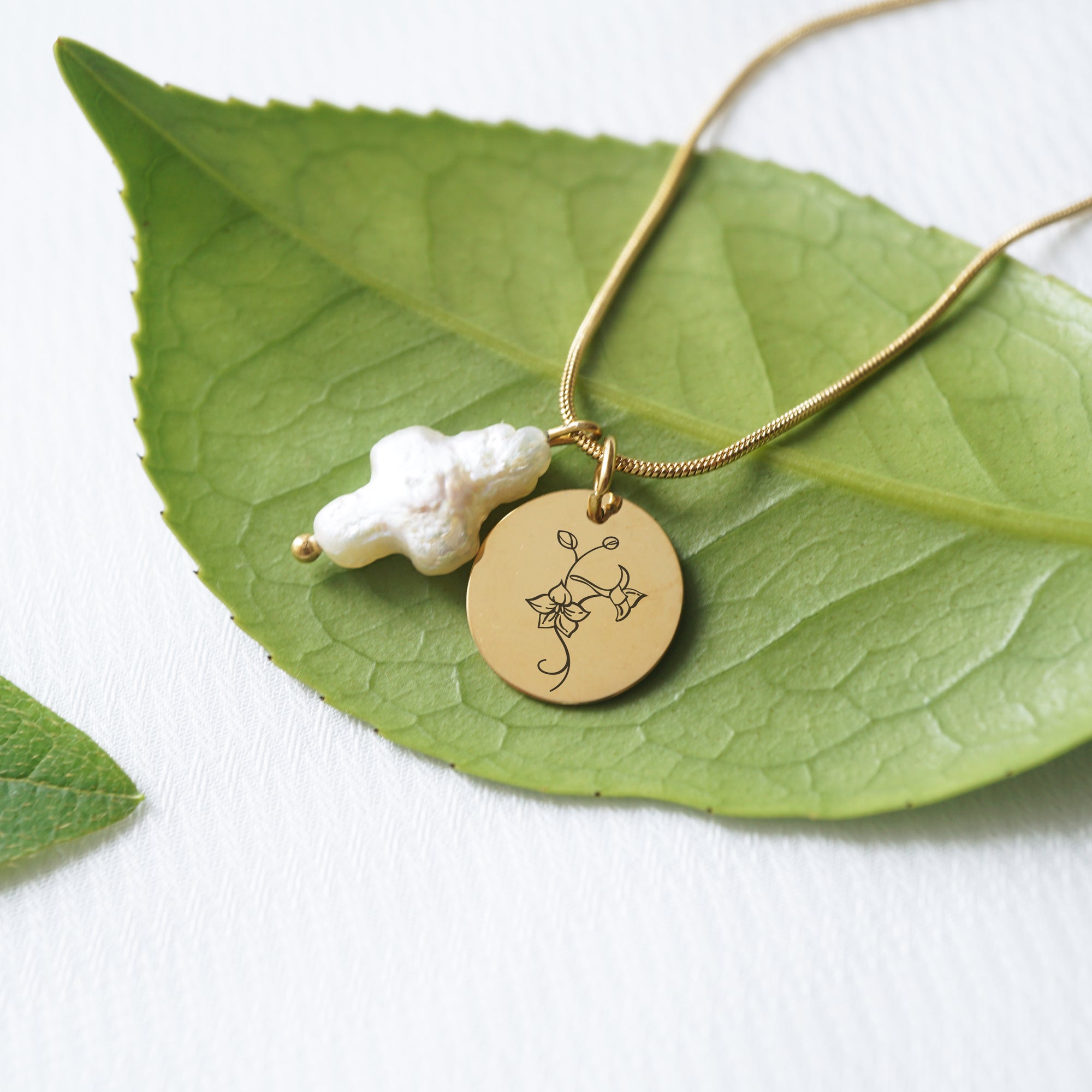 Customized cross pearl necklace, engraved birth flower necklace, freshwater pearl