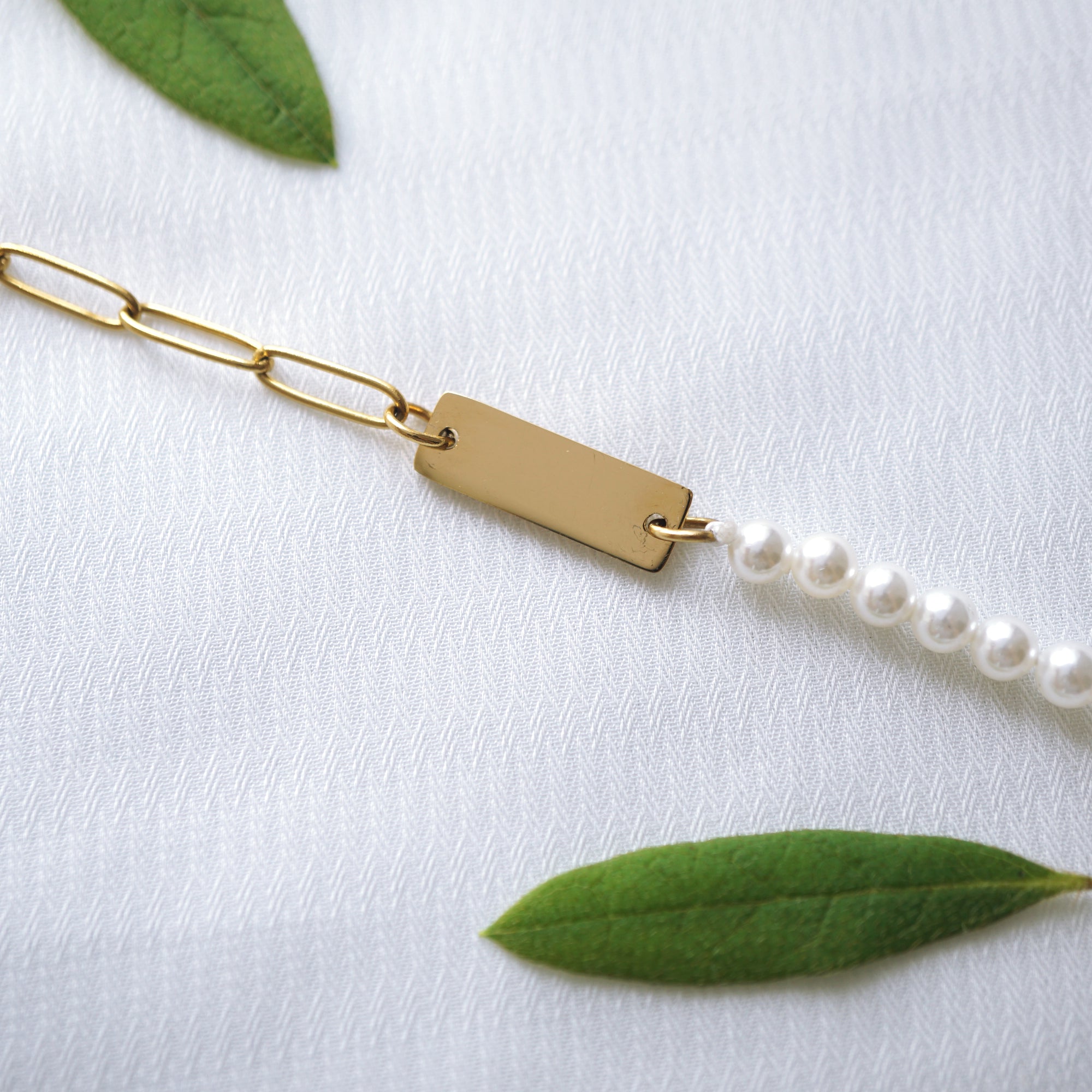Engraved Personalized Dainty Pearl Name Necklace: Custom Jewelry for Mom, Unique Gift For Her