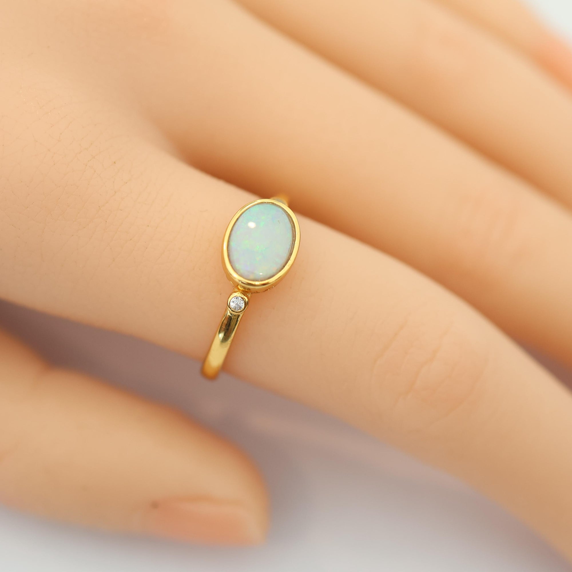 Elegant Australian Crystal Opal Ring