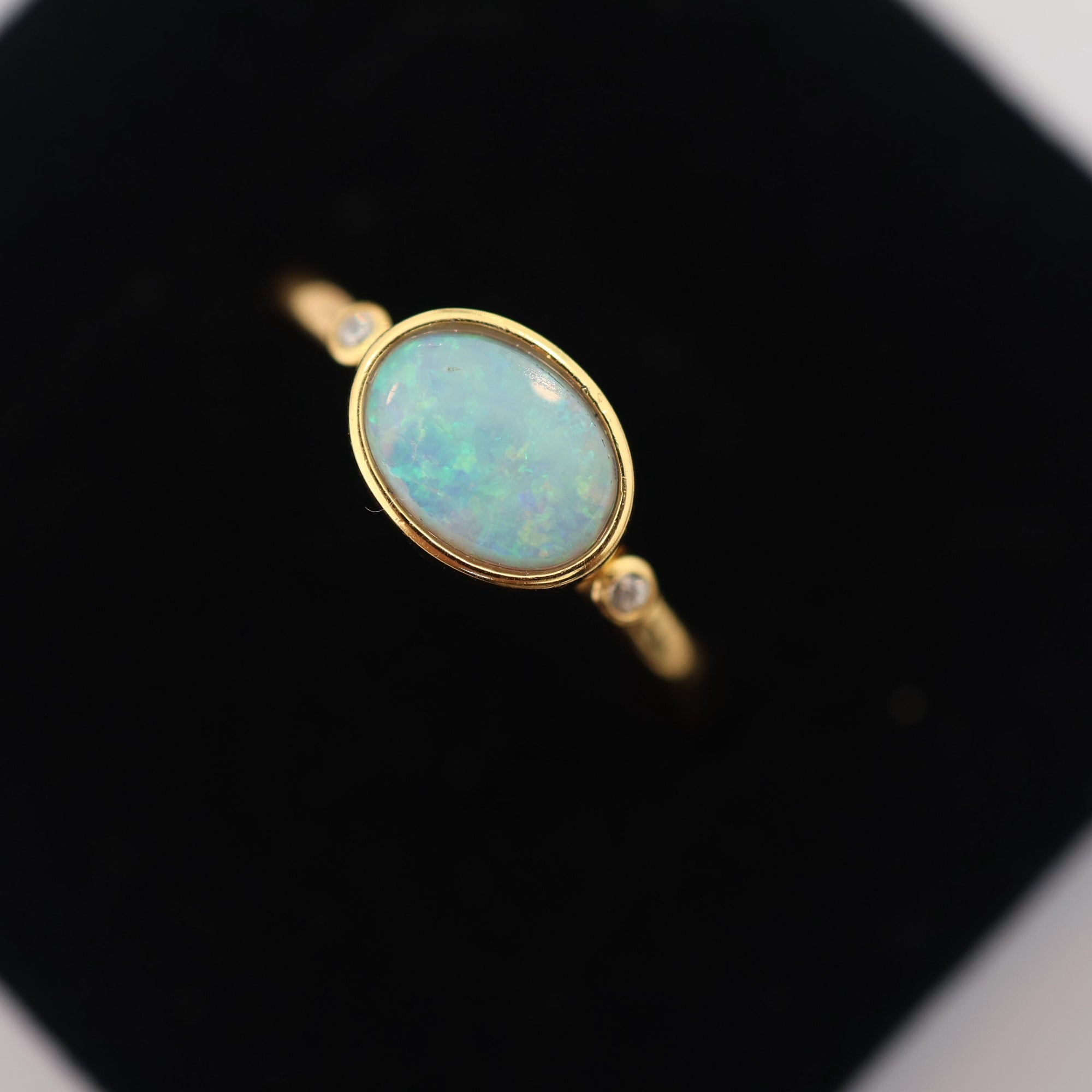 Elegant Australian Crystal Opal Ring