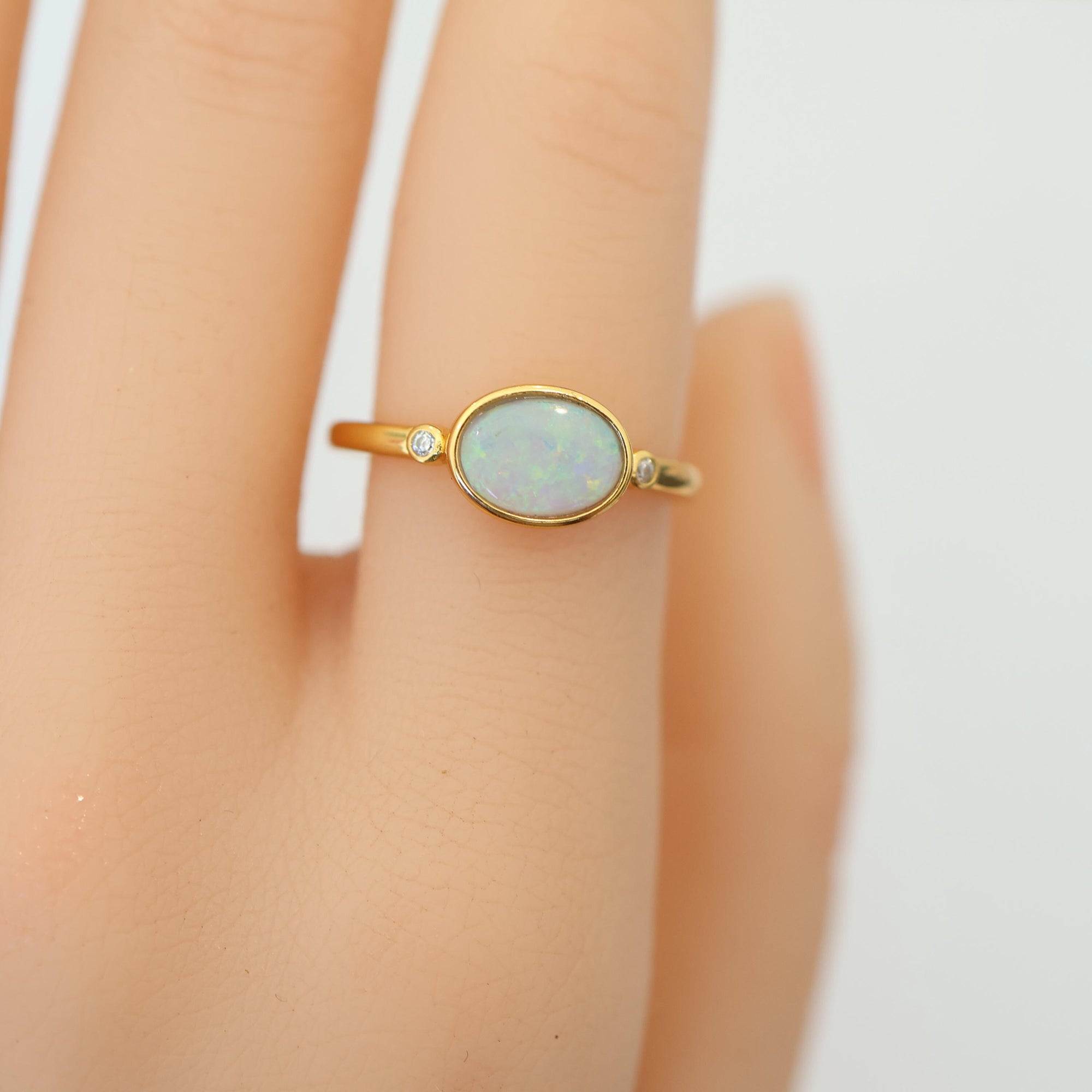 Elegant Australian Crystal Opal Ring