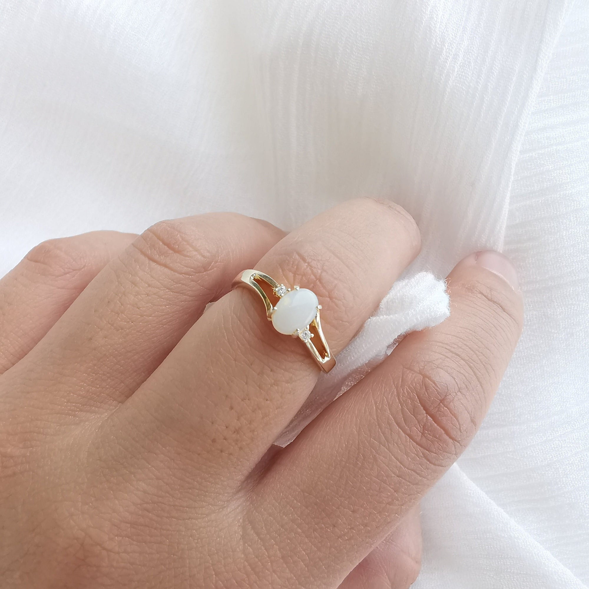 Real australian white opal ring, gold, size US 7