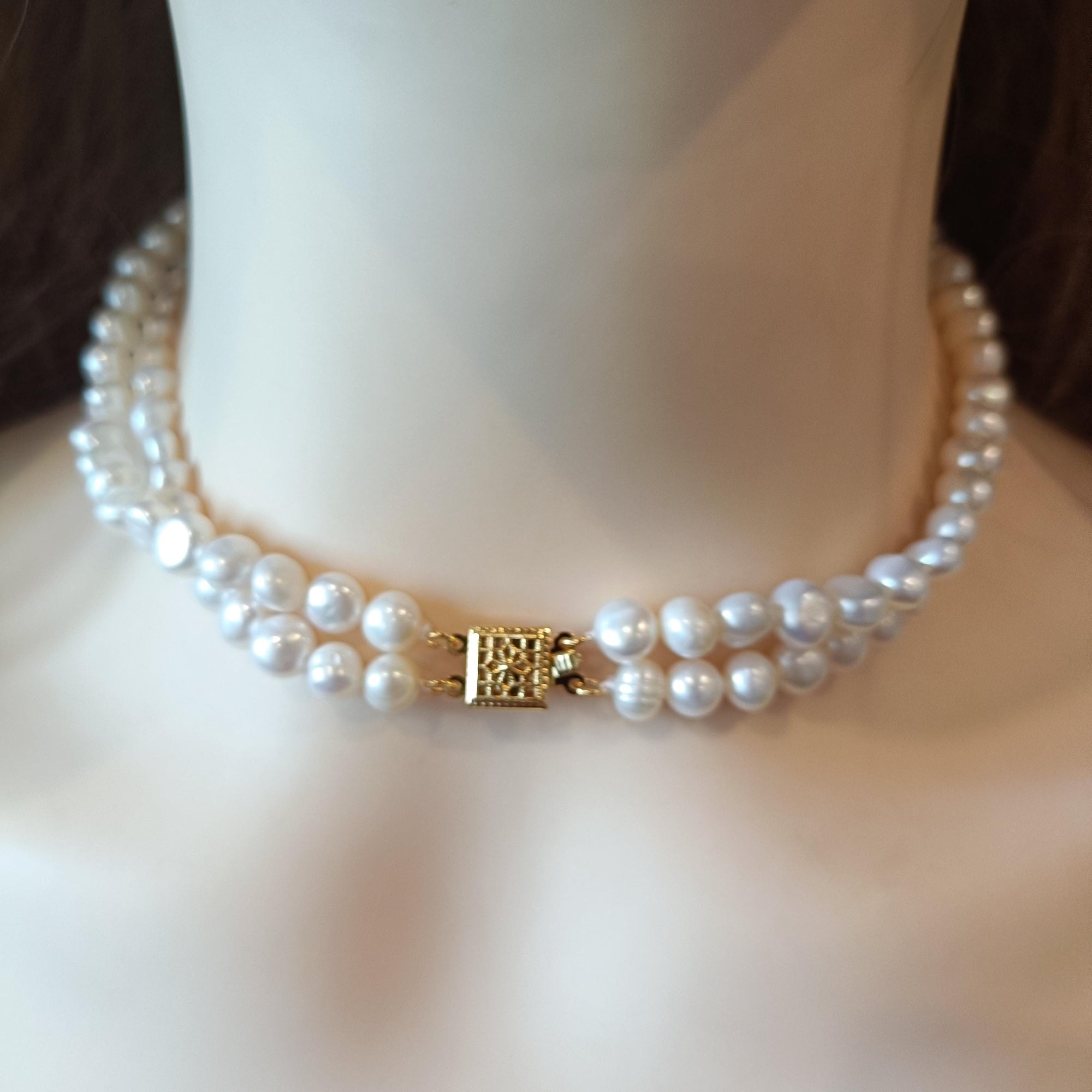Layered Freshwater Pearl Choker Necklace with Filigree Lock