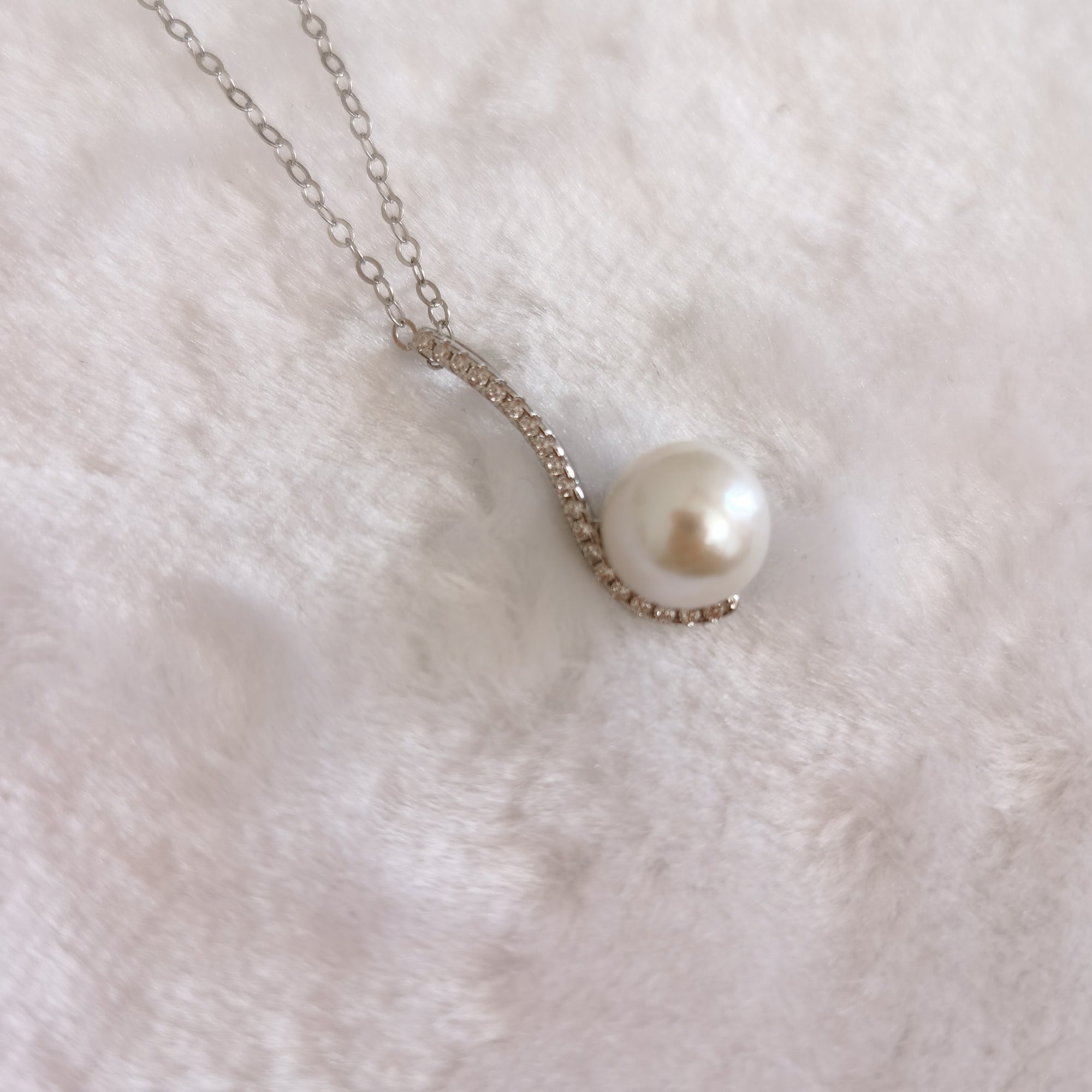 Freshwater Pearl Pendant Necklace