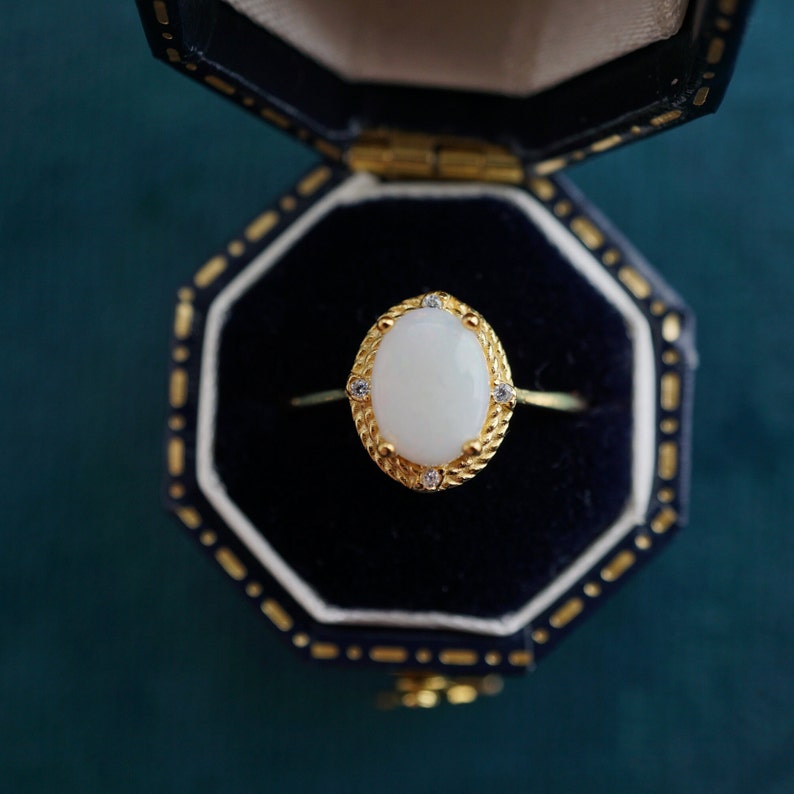 Vintage-style Crystal Opal Ring