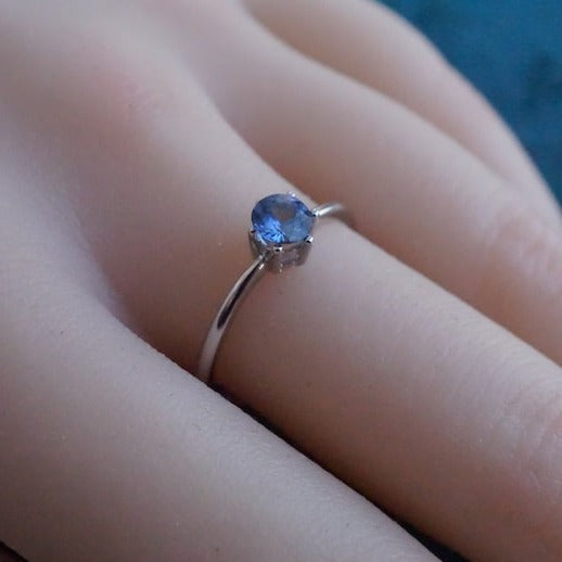18K White Gold Untreated &amp; Unheated Sapphire Ring, 0.401ct-Vsabel Jewellery