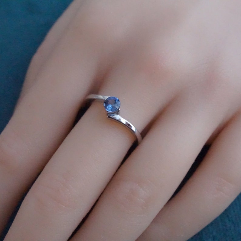 18K White Gold Untreated & Unheated Sapphire Ring, 0.4ct-Vsabel Jewellery