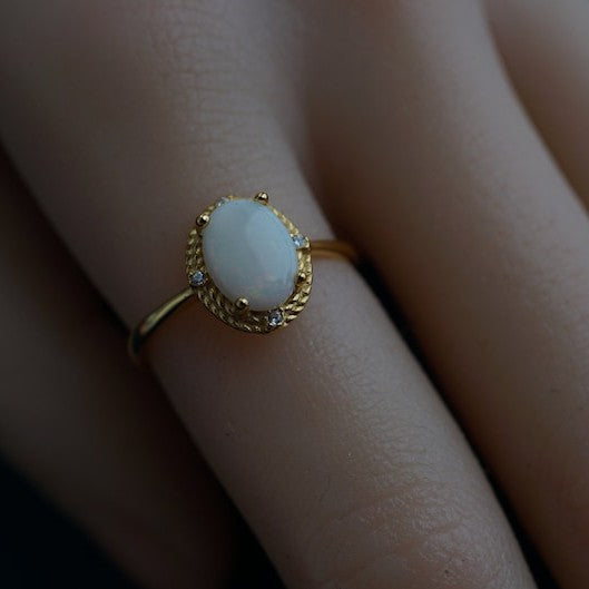 Vintage-style Crystal Opal Ring