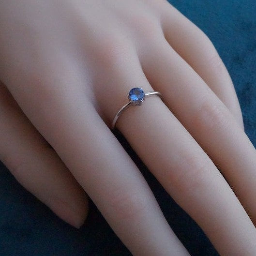18K White Gold Untreated & Unheated Sapphire Ring, 0.401ct-Vsabel Jewellery