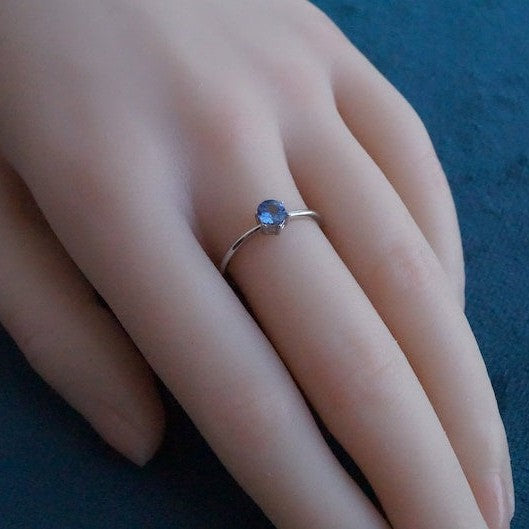18K White Gold Untreated & Unheated Sapphire Ring, 0.401ct-Vsabel Jewellery