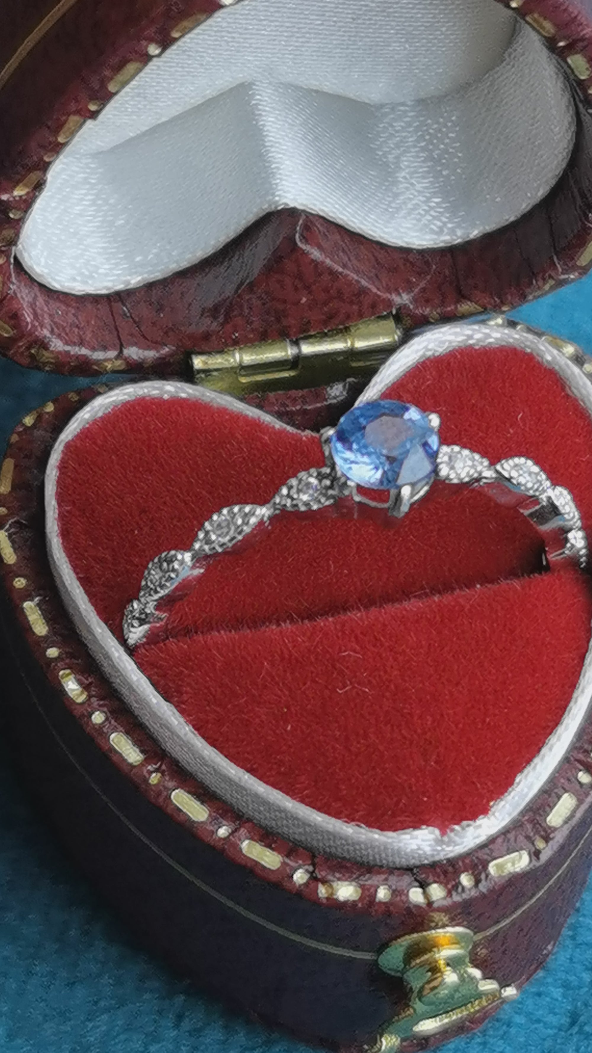 Unique Sapphire Wedding Ring in 18K White Gold