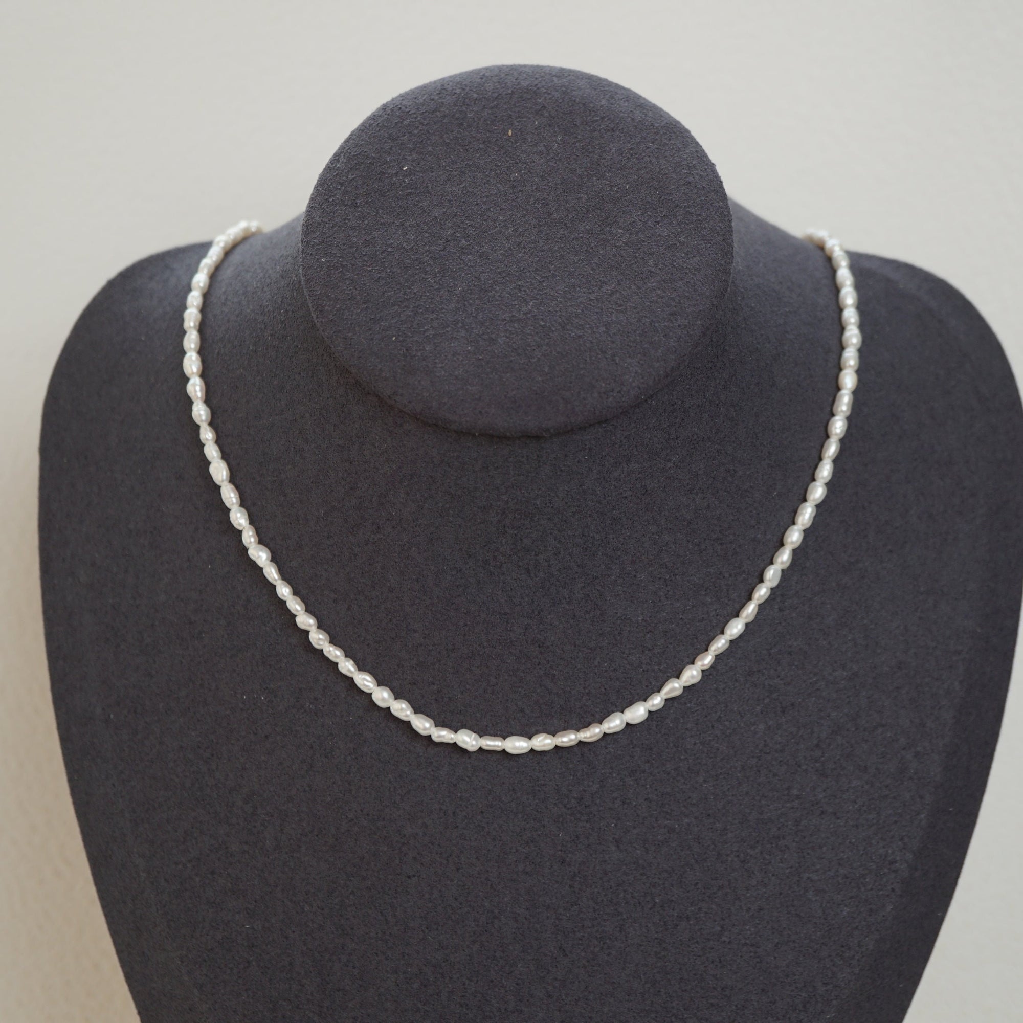 Elegant simple pearl necklace