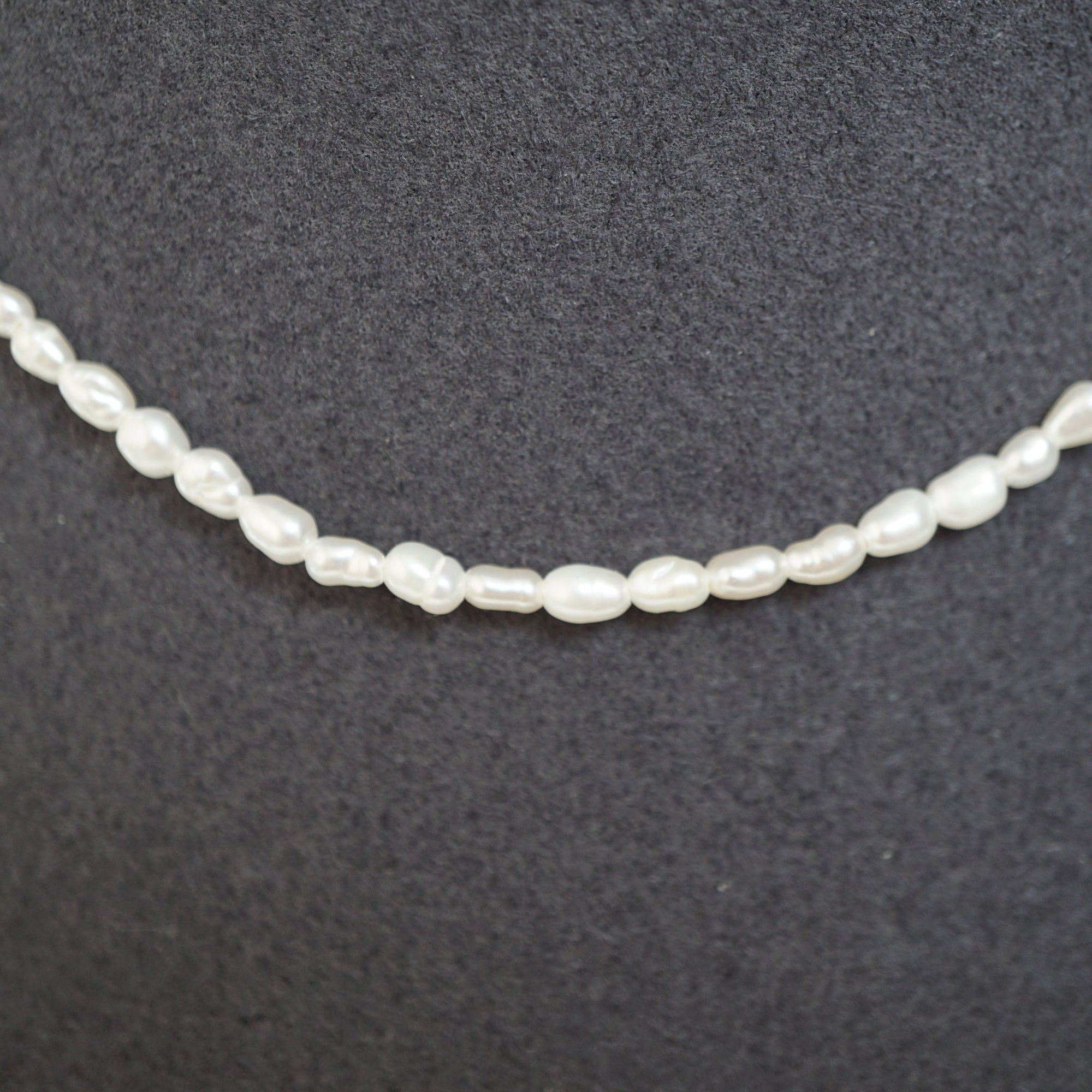 Elegant simple pearl necklace
