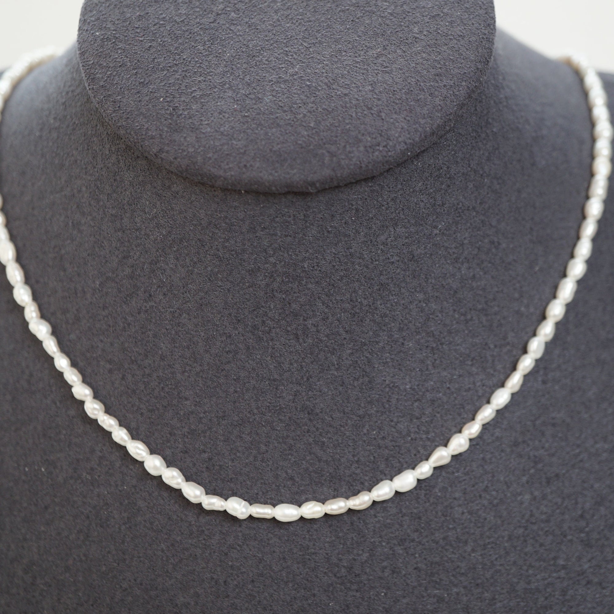 Elegant simple pearl necklace