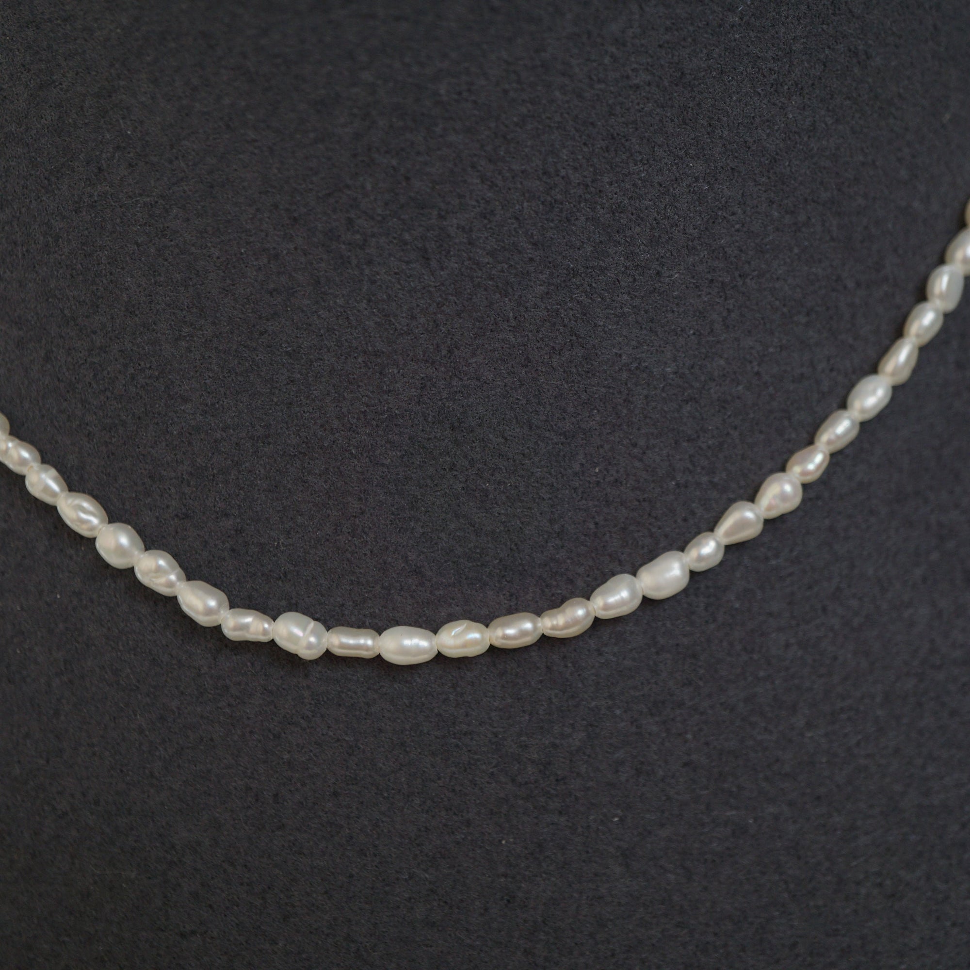 Elegant simple pearl necklace