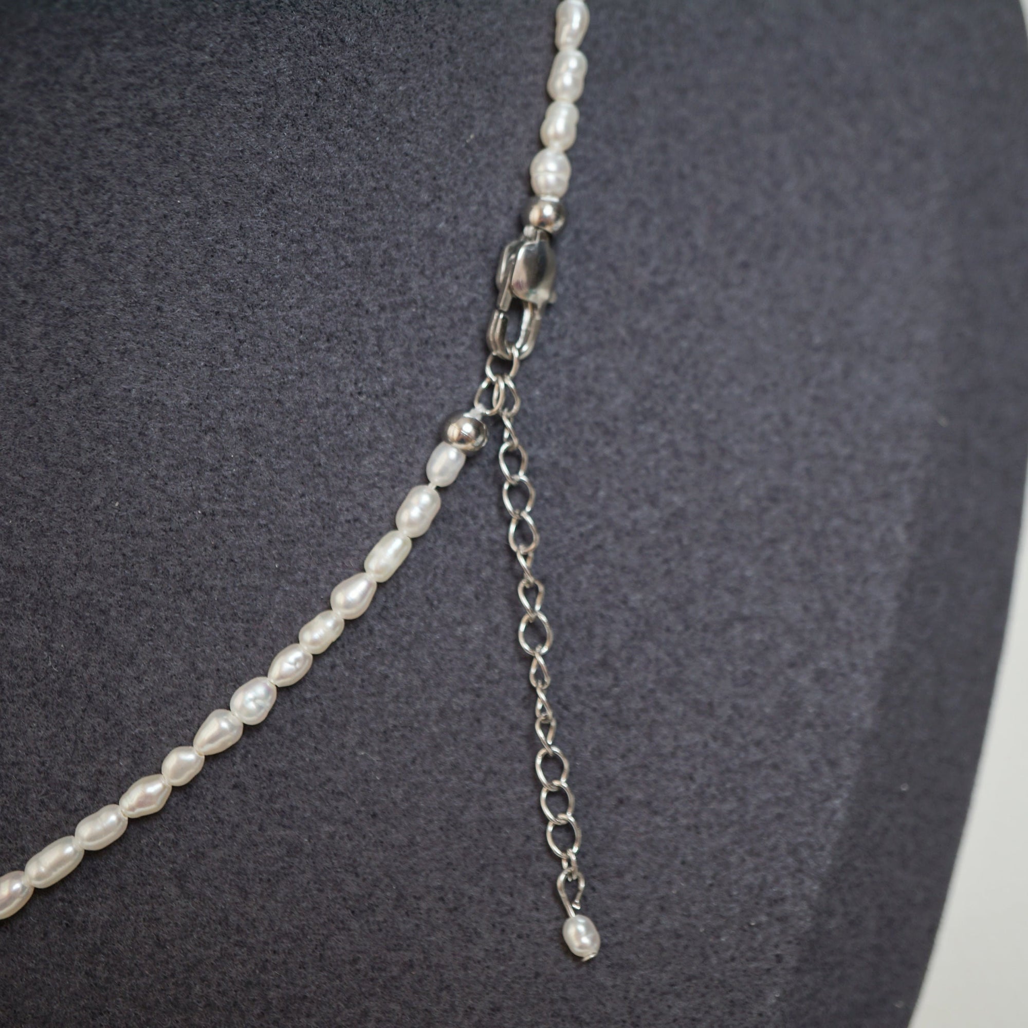 Elegant simple pearl necklace